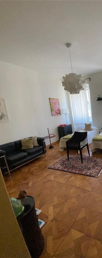 Alla Scalinata del Teatro Rossetti Trieste Esterno foto