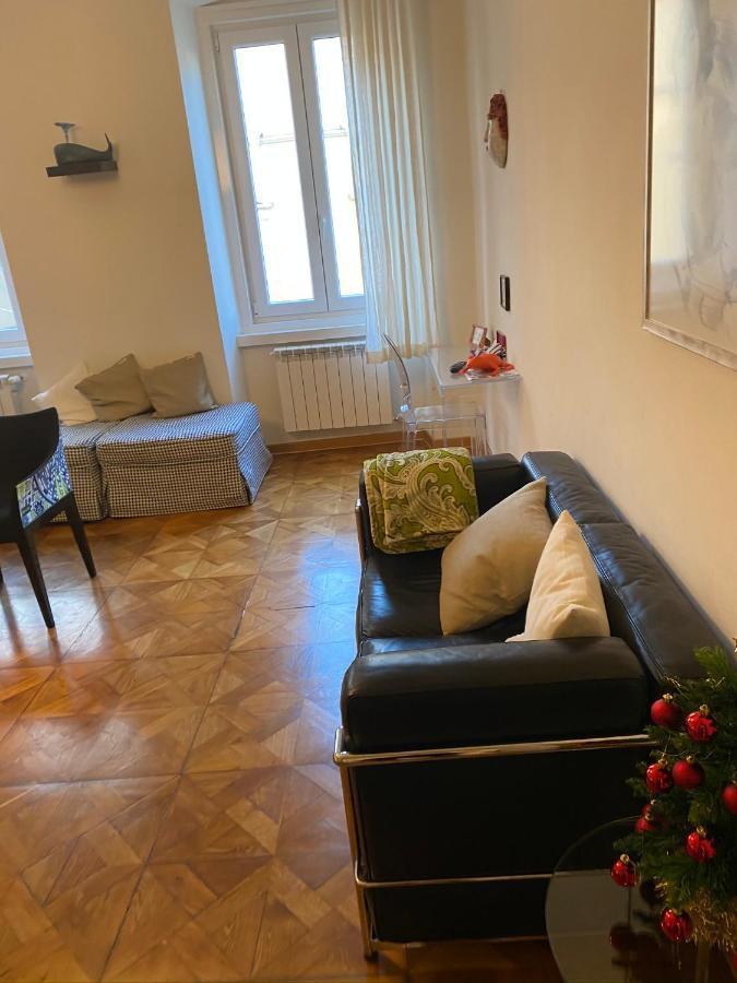 Alla Scalinata del Teatro Rossetti Trieste Esterno foto