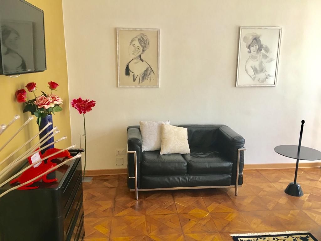 Alla Scalinata del Teatro Rossetti Trieste Esterno foto