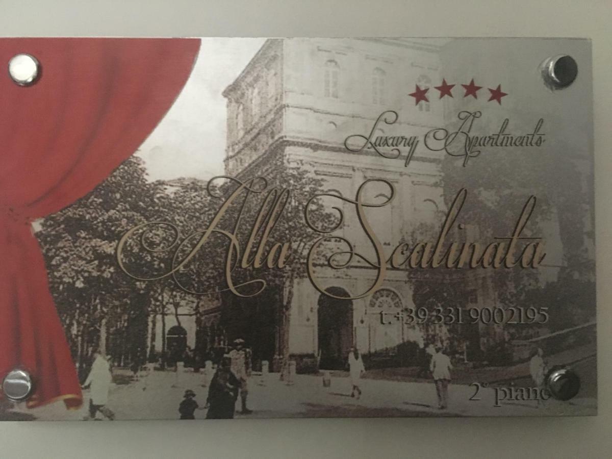 Alla Scalinata del Teatro Rossetti Trieste Esterno foto