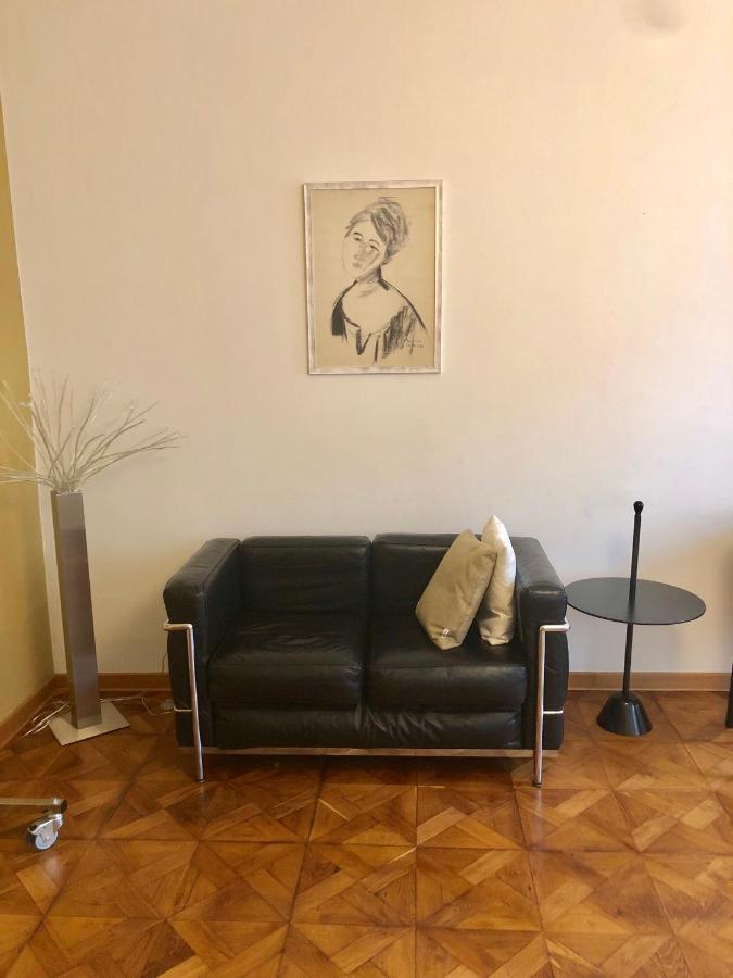 Alla Scalinata del Teatro Rossetti Trieste Esterno foto